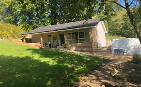 A Detached Garden Lodge, Hot Tub, Heating, Wifi & Parking
